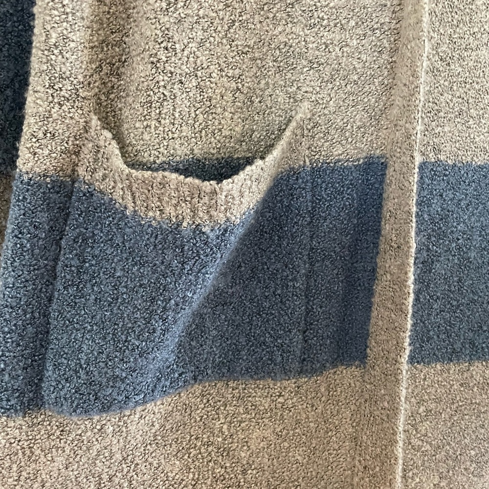 Tri-Colored Cardigan - Picture 4 of 6
